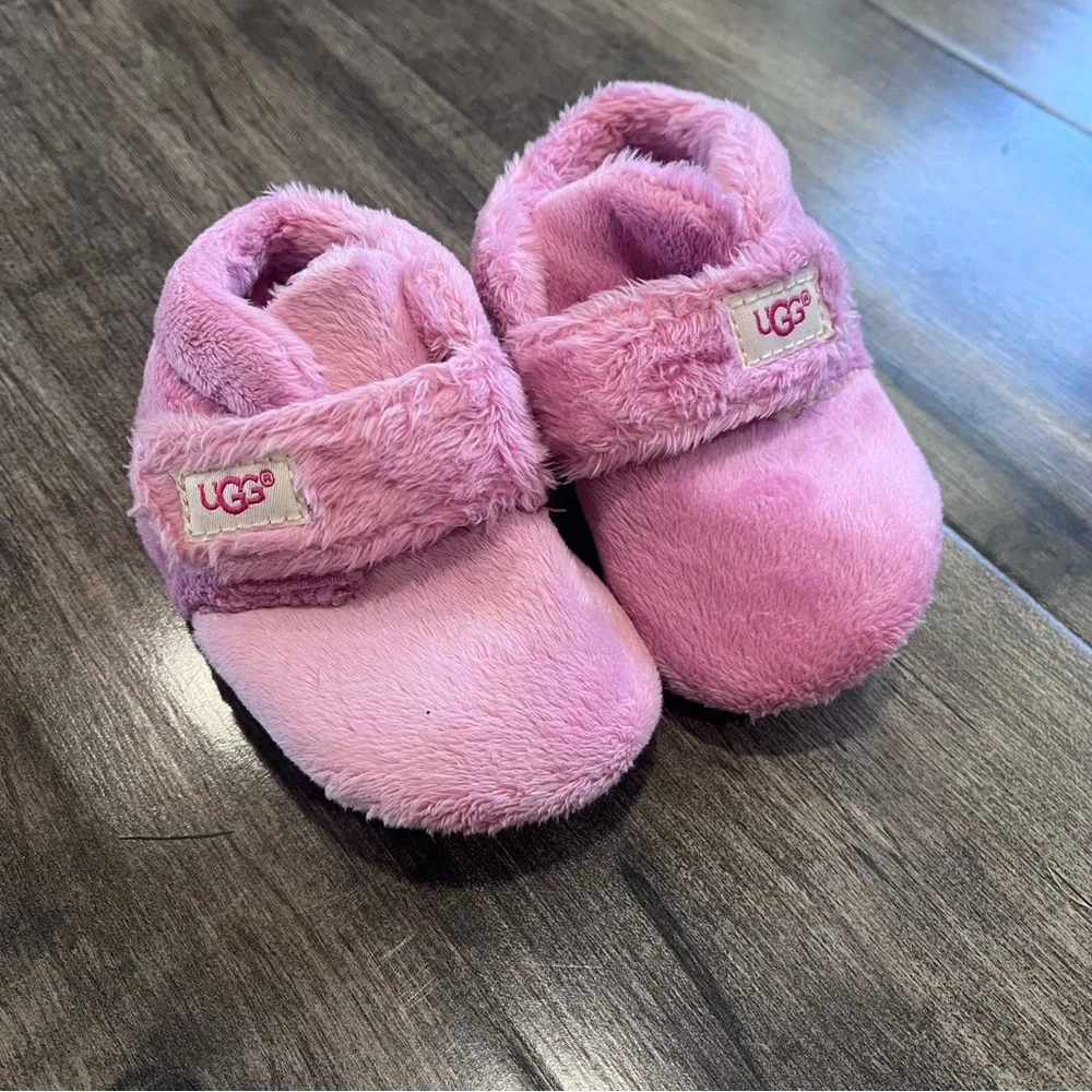 Ugg Bixbee booties, bubblegum color, size 2/3